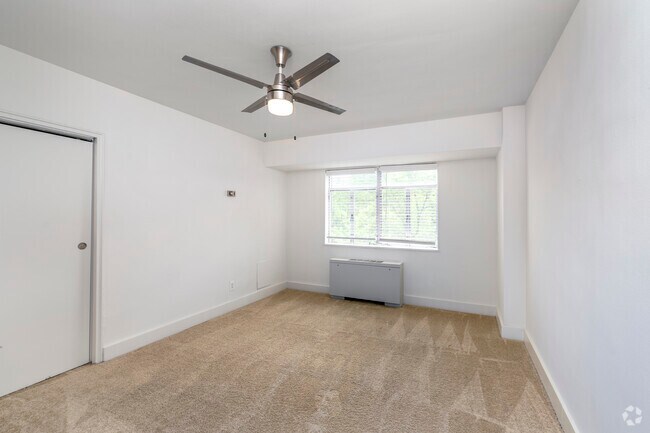 1BR, 1BA – 622SF - Bedroom