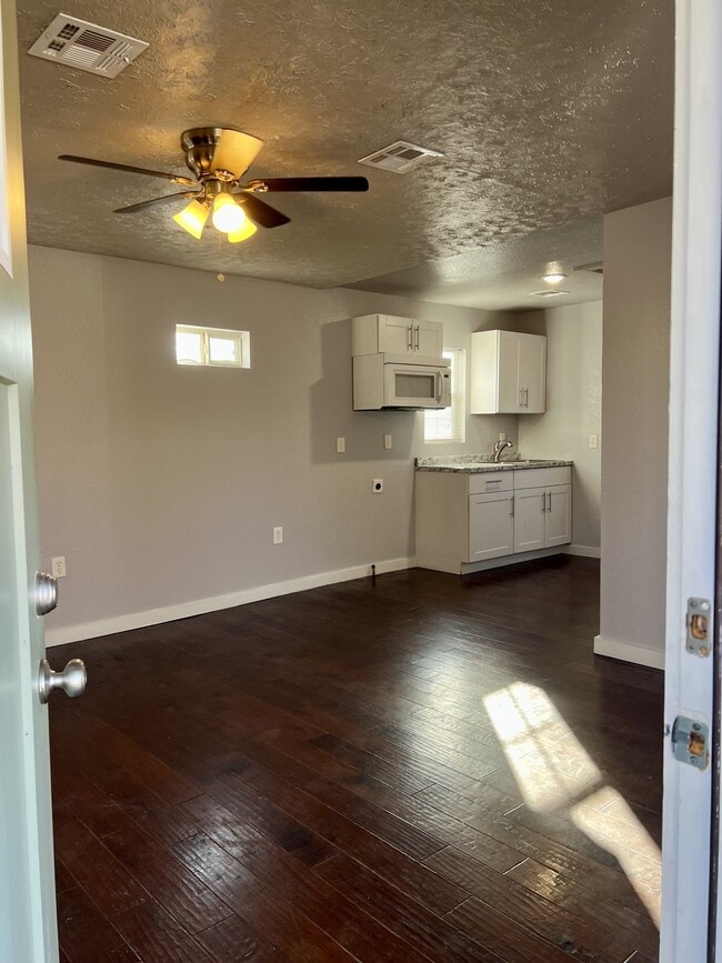 Photo - 904 N Peoria Ave