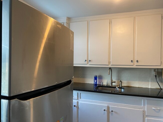 Building Photo - 5 Clarmore Dr Unit #2A