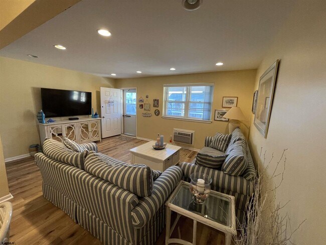 Photo - 21 S Monroe Ave Unit B11