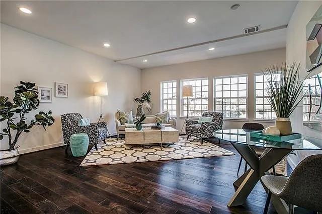 Photo - 627 Finley Ct