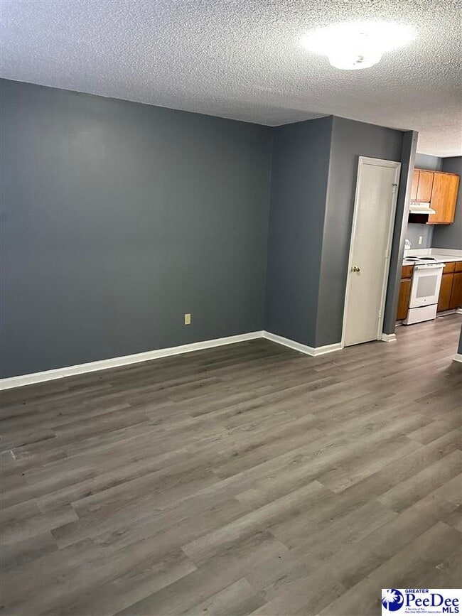 Photo - 1013 E National Cemetery Rd