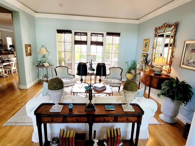 Photo - 6585 Martinique Way