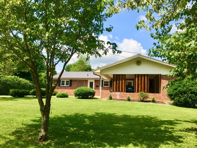 Photo - 1809 Broadmoor Rd