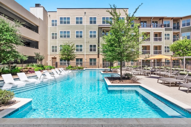 Building Photo - The Roosevelt Arlington Commons