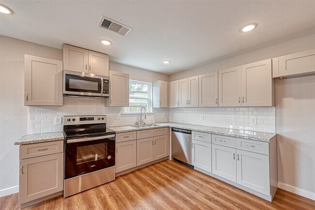 Photo - 8125 Eastover St