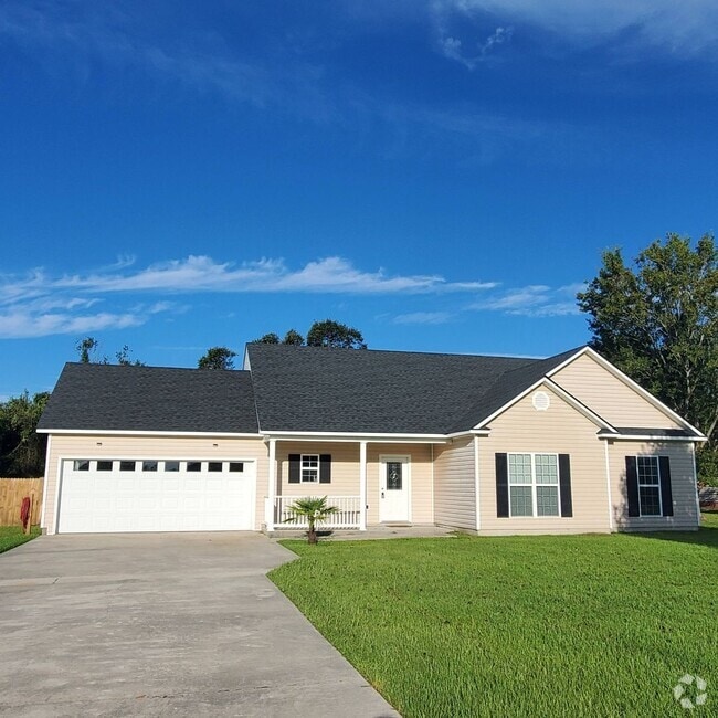 Building Photo - Charming 3-Bedroom Home with Spacious Yard...