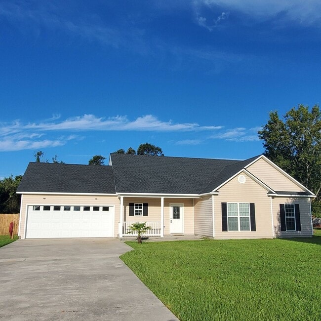 Charming 3-Bedroom Home with Spacious Yard... - Charming 3-Bedroom Home with Spacious Yard...