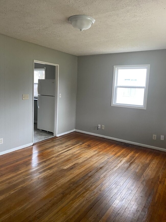 Photo - Beautiful single family, hardwood floors, fenced in back yard, 1 car garage.