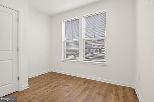 Photo - 43793 Mystic Maroon Ter