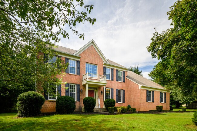 Photo - 4512 Rutherford Way