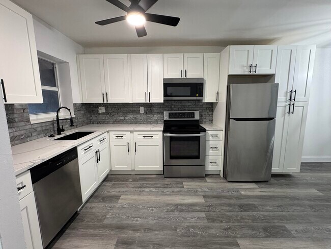 Photo - 215 SW 2nd Ave