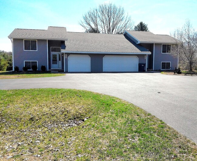 Building Photo - 4400 Manhattan W