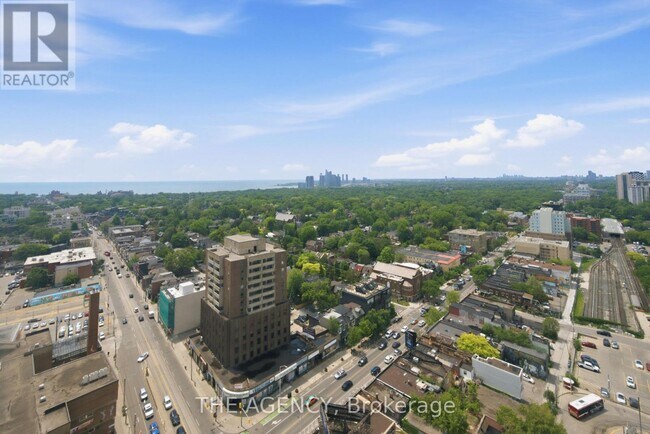 Photo - 2350 Dundas St W Unit 2511A