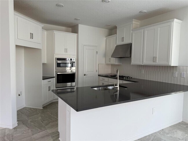 Photo - 5262 Kildare Pl