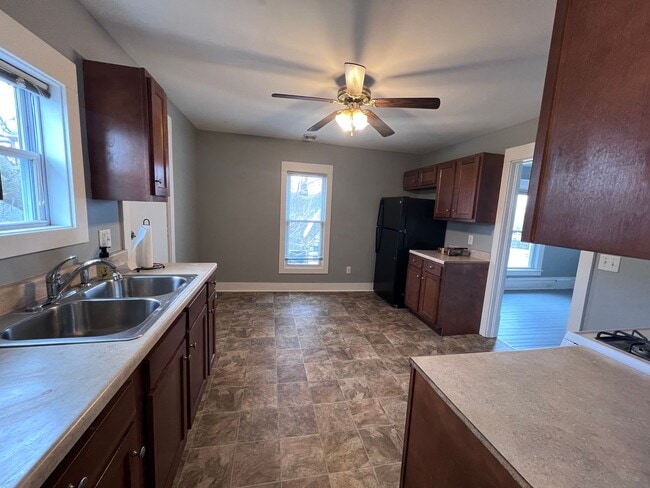 Photo - 75 Sheldon Blvd SE