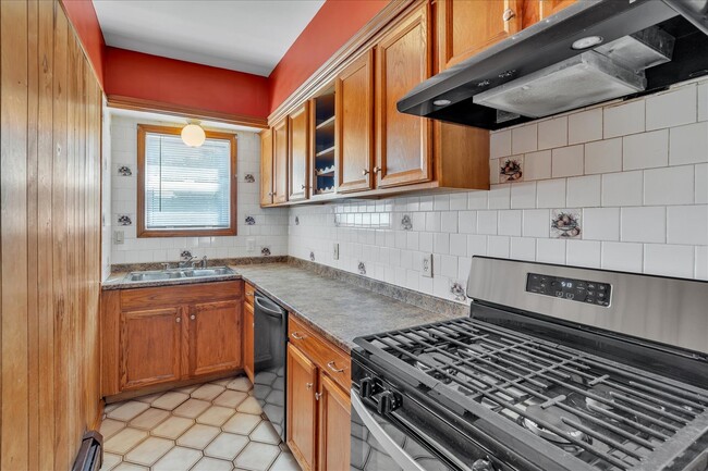 Kitchen - 1 Metcalf Ave Apartments Unit 2
