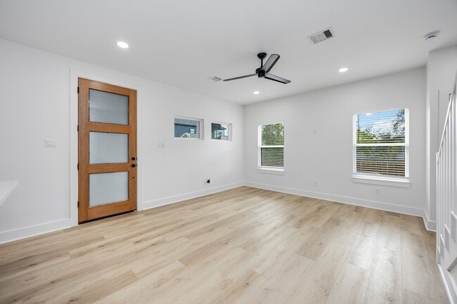 Photo - 3327 Cornell St