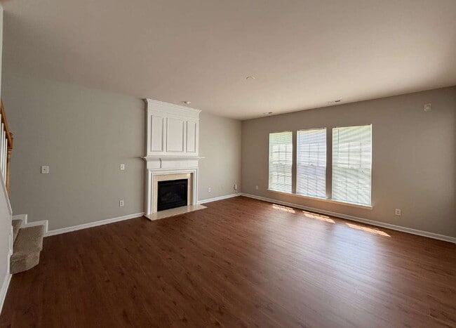 Well maintained 4 bedroom home with a golf course view!