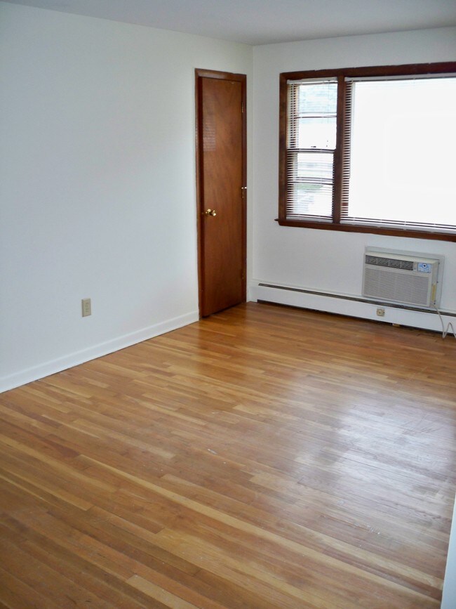 Photo - Crestwood Apartments