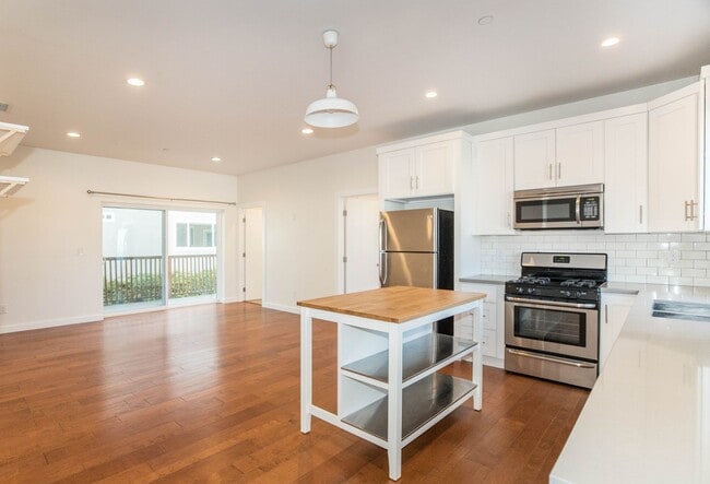 Building Photo - 6178 Aldama St Unit 6178 1/4