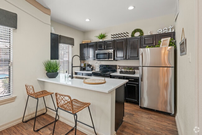 Clubhouse - Kitchen - Walnut Creek Apartments