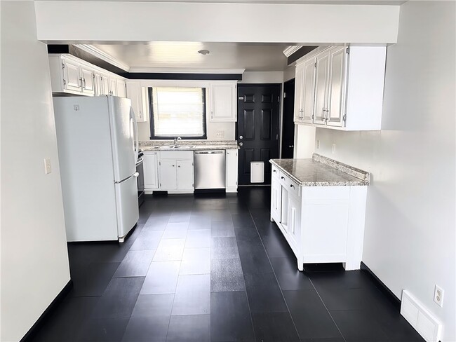 Photo - 115 Burben Way