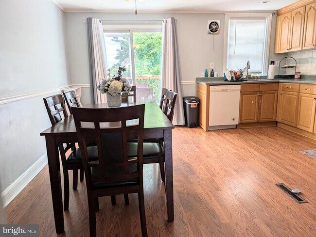 Photo - 320 Spruce St