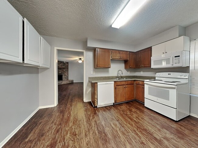 Photo - 1101 Bronner Dr