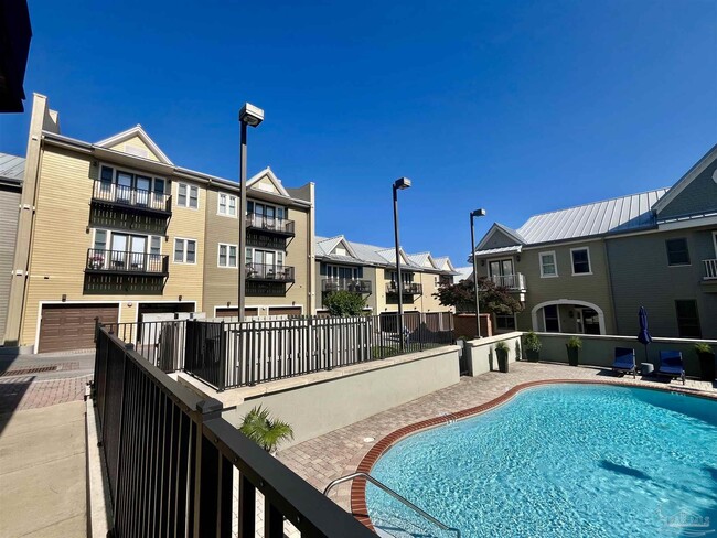 Building Photo - 529 N Spring St