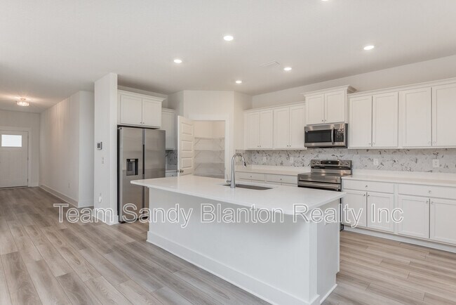 Photo - 874 Windhill Dr