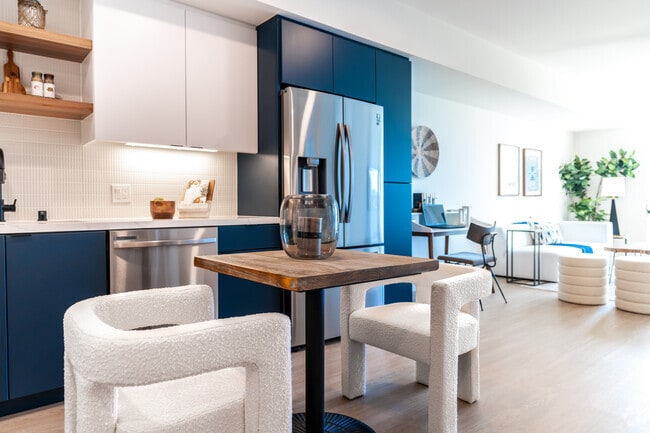 1BR, 1BA - 697 Square Feet