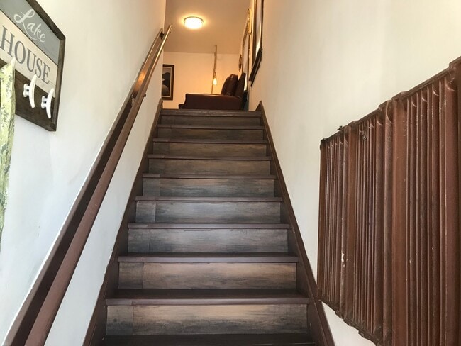 1408 16th St Unit Upstairs