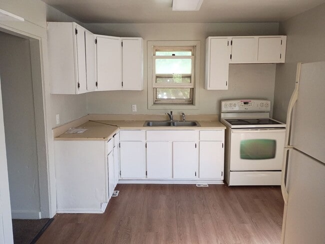 Building Photo - 107 Harrison Pl Unit Upper