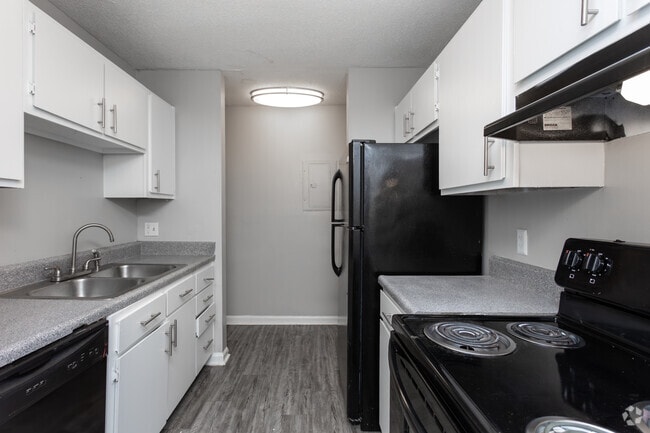 2BR, 2BA - 850SF - Kitchen