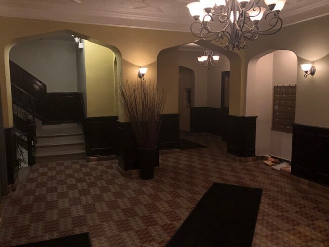 Photo - 846 W Montrose Ave Unit 305