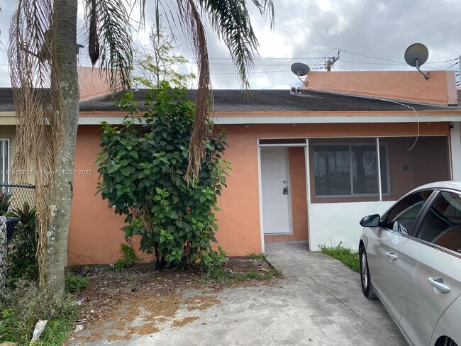 Photo - 585 NW 15th St Unit 0
