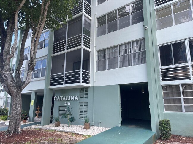 Building Photo - 2731 Taft St Unit 311
