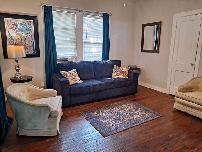 Building Photo - 1906 San Gabriel St Unit 2 Rental