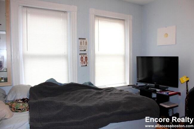 Photo - 40 Anderson St Unit 15