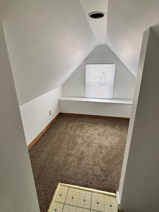 Photo - 2 BR Upstairs Apartment