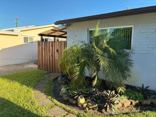 Building Photo - 6720 Charleston St Unit A