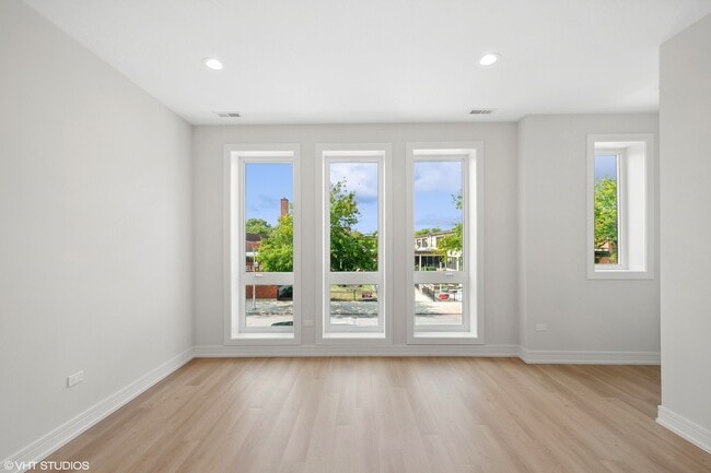 Photo - 3715 S Giles Ave Unit 1