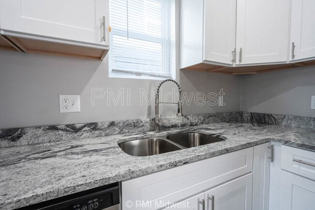 Photo - 2825 McPherson St