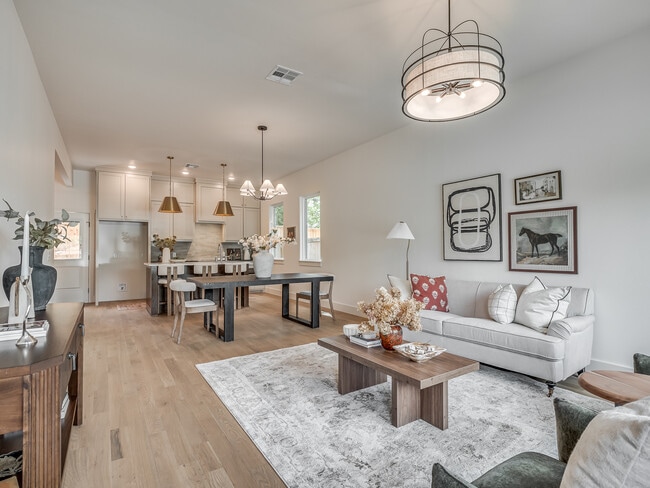 Photo - 16 N Walnut St