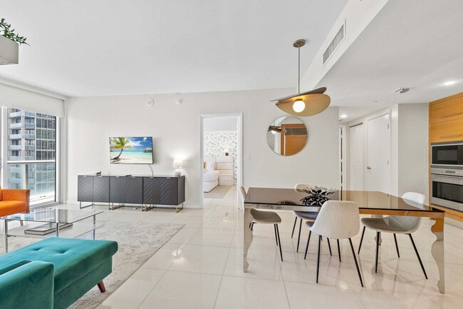 Building Photo - 485 Brickell Ave Unit ID1347574P