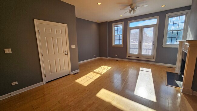 511 N Hartland Ct Unit 2N