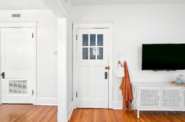 Photo - 2027-2029-2029 Alfred Ave