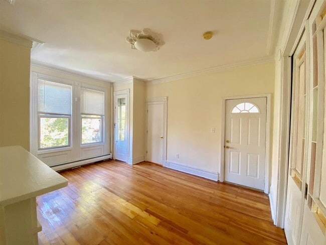 Building Photo - 41 Lincoln St Unit 3