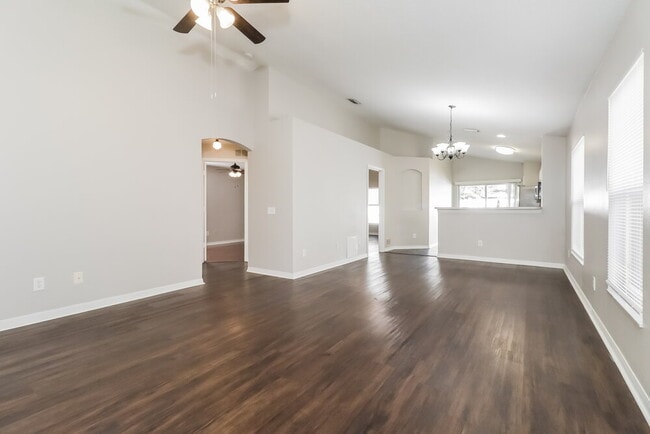 Photo - 8514 Hawbuck St